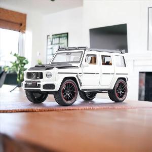 Mô hình xe Mercedes-Benz G800 Brabus 1:22 trắng