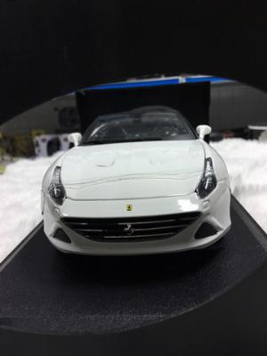 SP005862 - [Burago] Ferrari California T Convertible 118 [White] - Mui trần