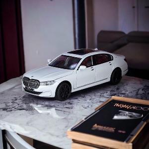 Mô hình xe ô tô BMW 760LI 1:24 white