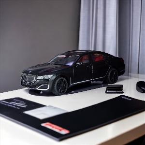 Mô hình xe ô tô BMW 760LI 1:24