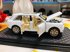 Mô hình xe Rolls-Royce Cullinan tỷ lệ 1:24 [White] - SP005088