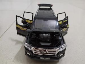SP004546 [XLG] Mô hình xe Toyota Land Cruiser V8 1:24 [Black]